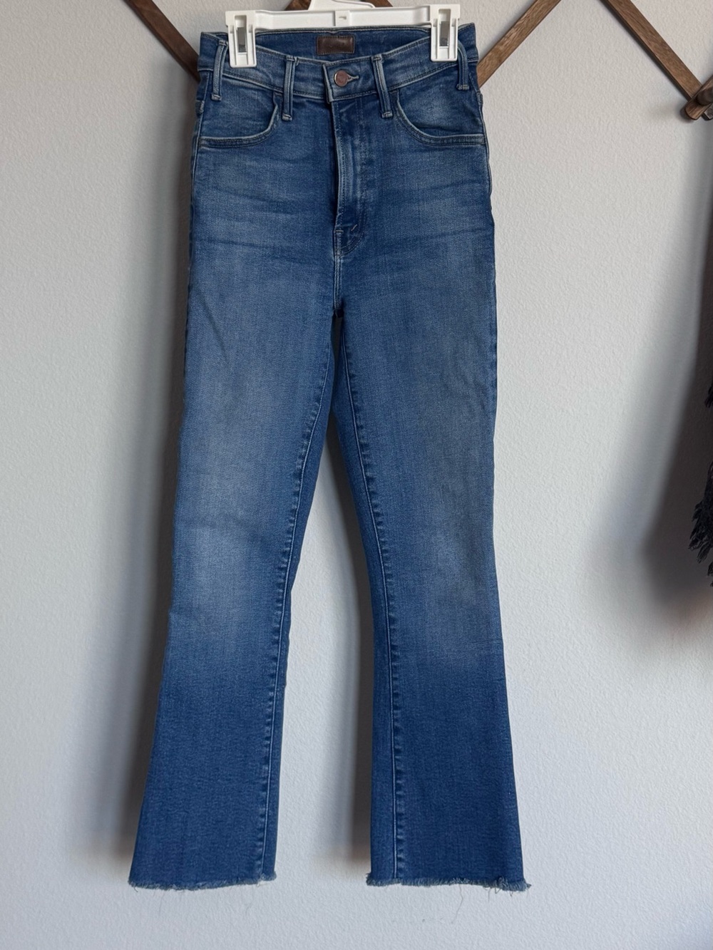 Mother High Rise Hustler Ankle Fray Jeans. Wash: Meet Cule